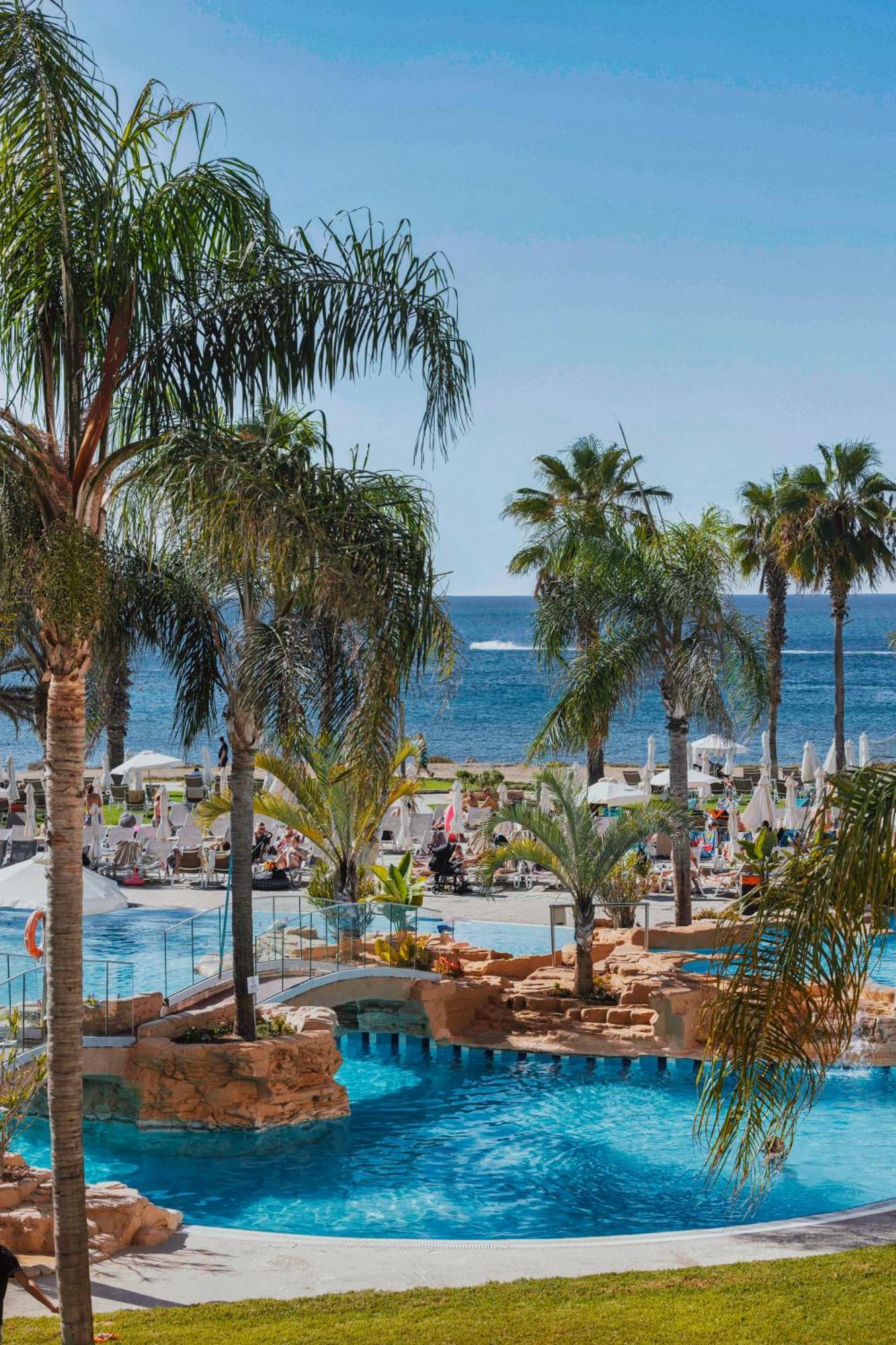 Leonardo Cypria Bay Hotell Geroskipou Exteriör bild
